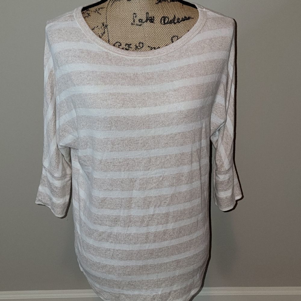 Market & Spruce tan and white lightweight sweater